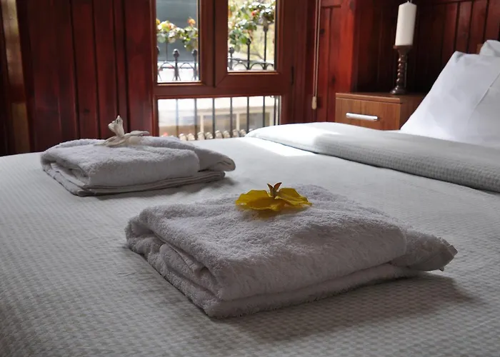 Saatli Konak * Ayvalı