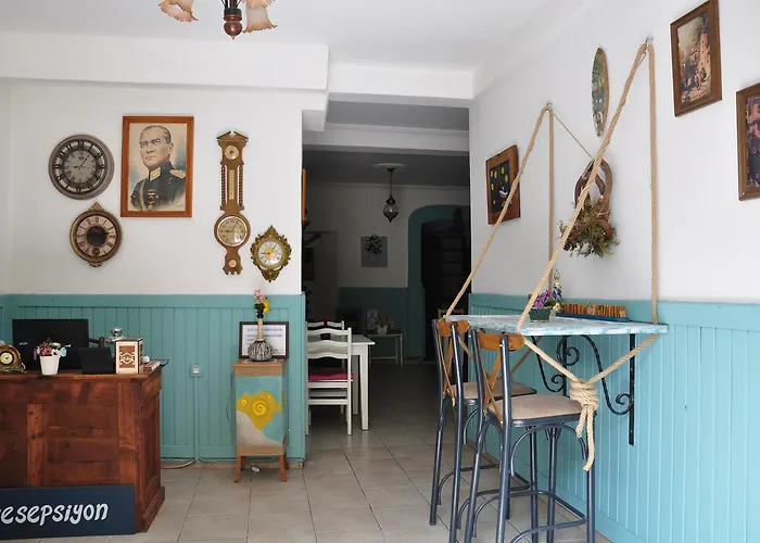 Saatli Konak Ayvalı